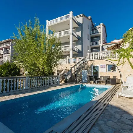 Mit Privater Terrasse Und Meerblick Apartment